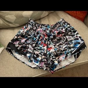 Lululemon Hotty hot shorts 4”